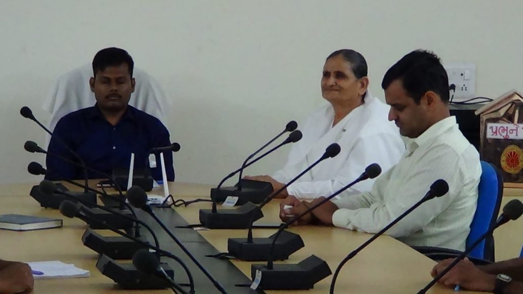 Rakhi News: Tying to Vips